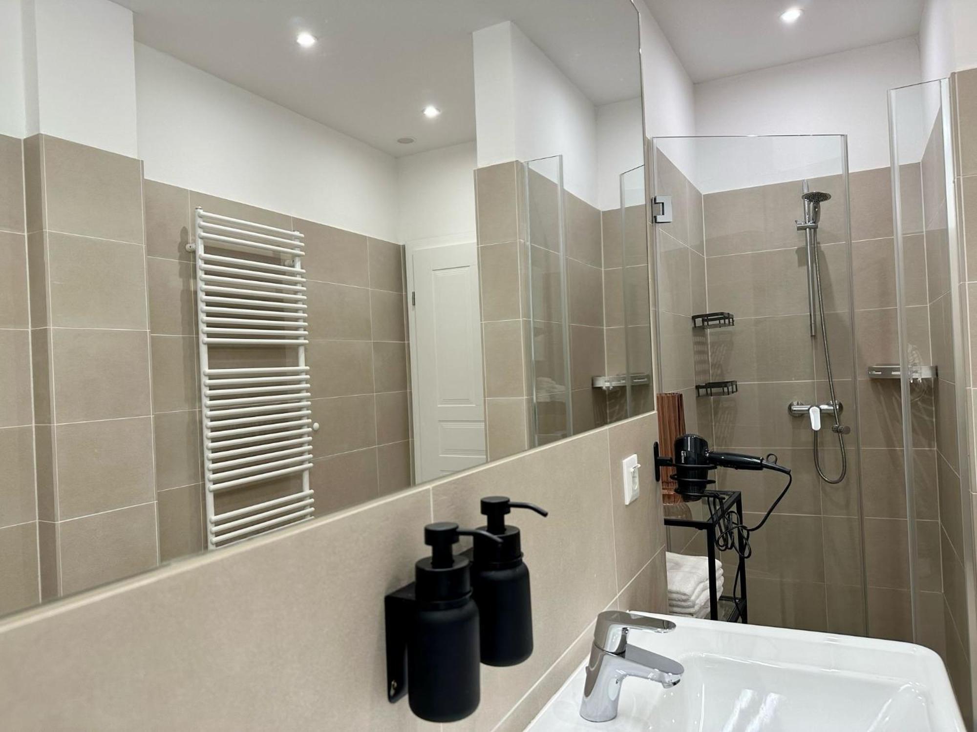 Designer Apartment Near Main Station فيينا المظهر الخارجي الصورة